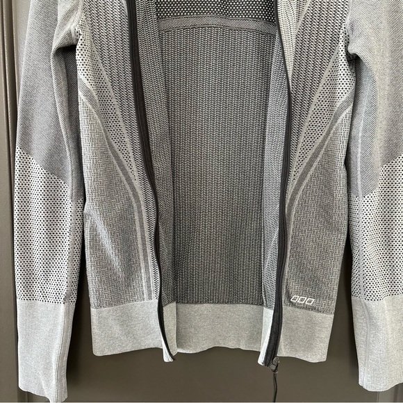 Lorna Jane Active Living Izzy Seamless Zip Through Gray Fitted Jacket Size S - Picture 7 of 8